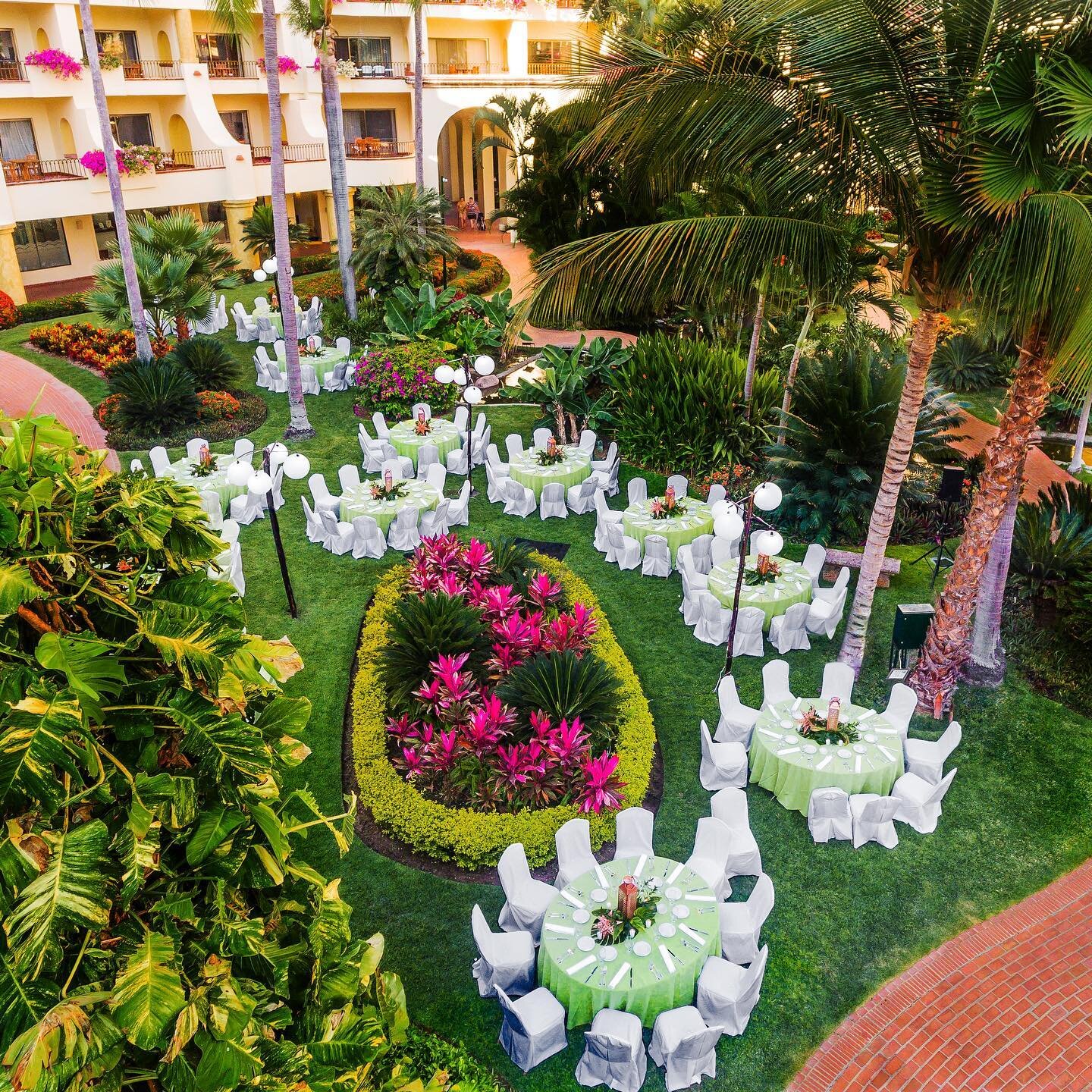 Weddings in Mexico are not just for the beach! Here is a gorgeous reception set-up in the lush garden at Velas Vallarta.
.
.
.
.
.
.
.
.
.
#weddinglocations #weddingvenue #weddinginspiration #destinationwedding #destinationweddings #destinationweddin