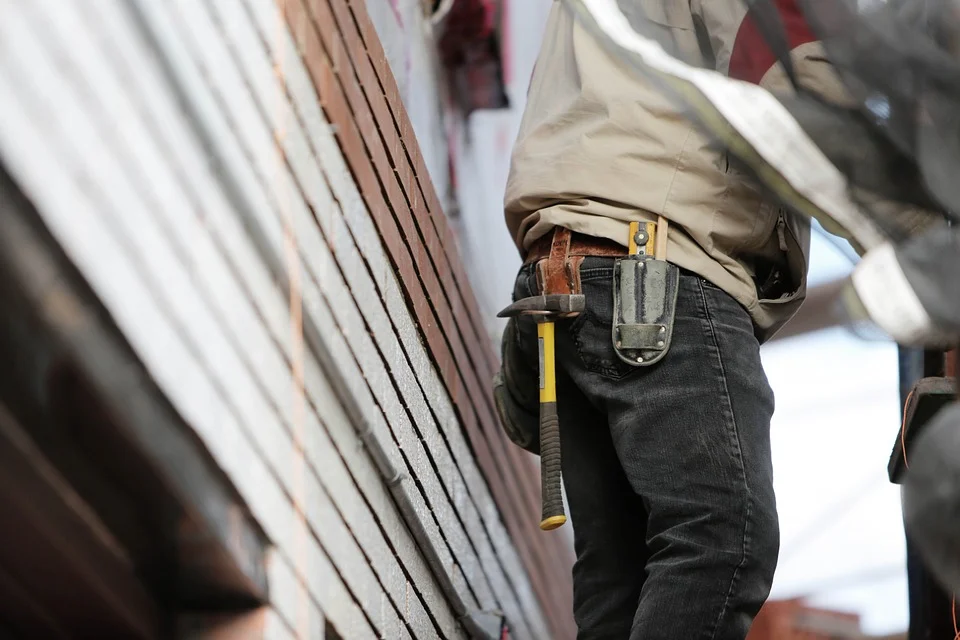 CONTRACTORS/TRADEMEN