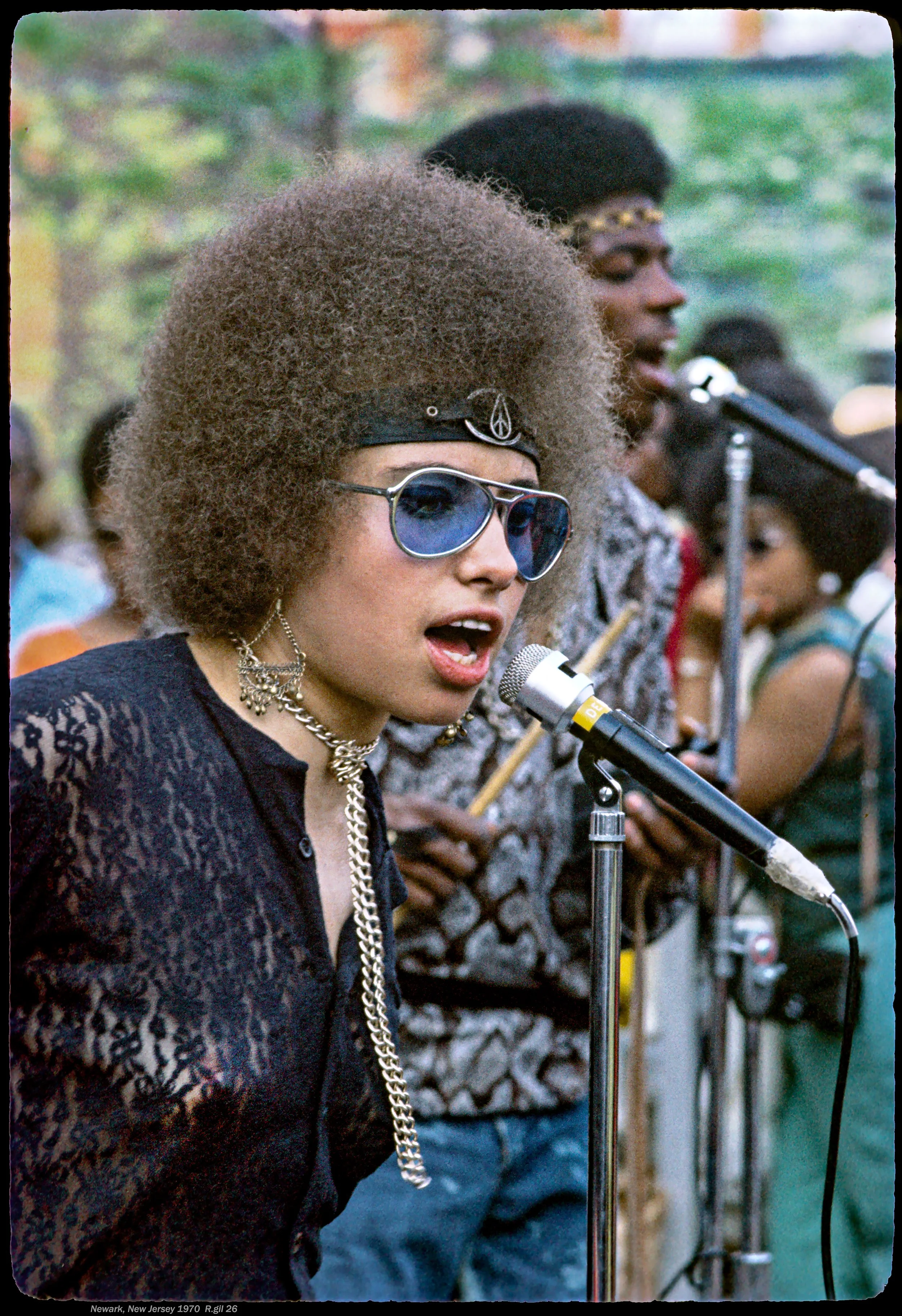 Girl singuing with microphone 2.22.26.jpg