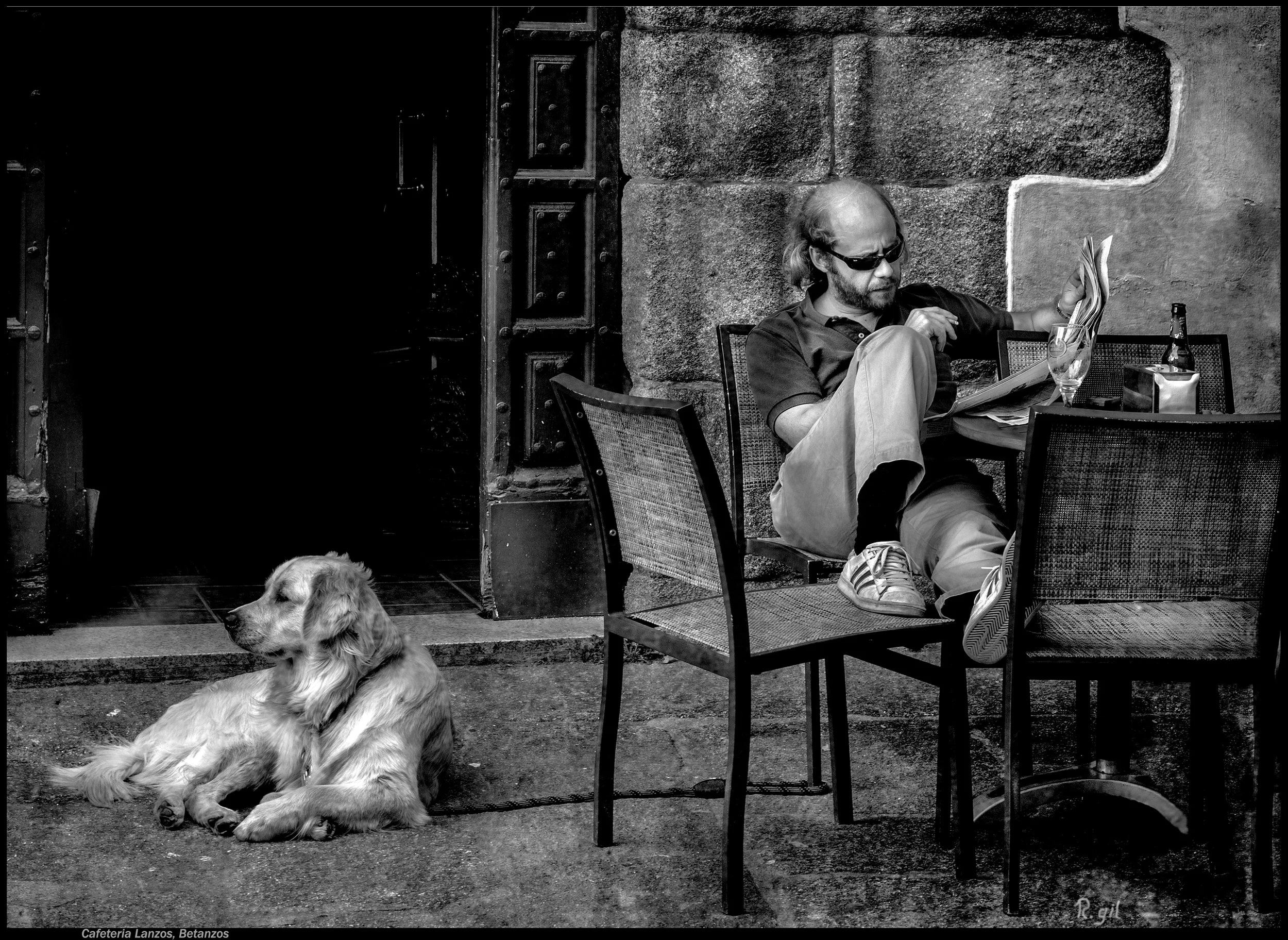 Cafeteria Lanzos with dog B.jpg