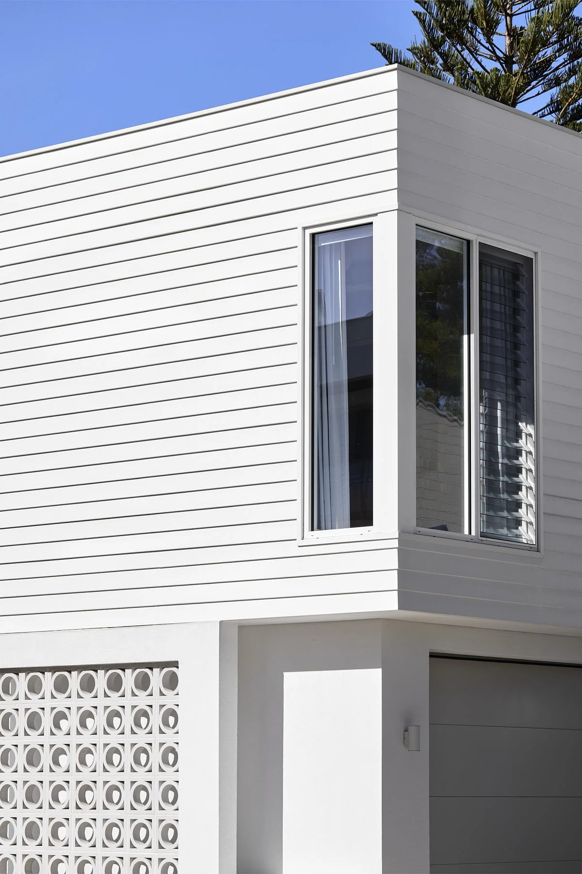 Contemporary external architraves at our Mandurah project.