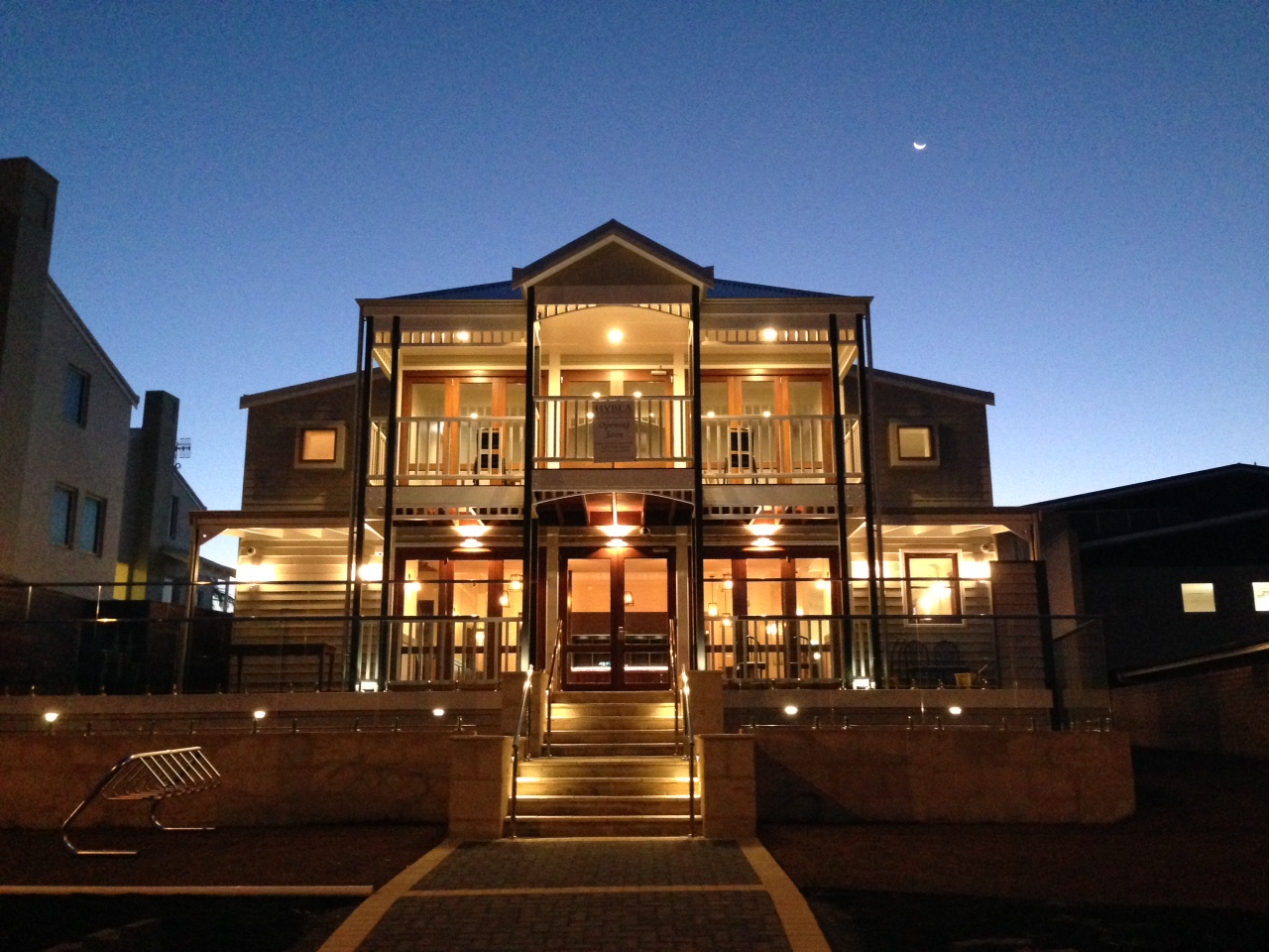   As locally based Architects in Albany in the Great Southern of Western Australia, Roberts Gardiner Architects are committed to producing buildings of excellence within economic, environmental, social and functional constraints. We believe that arch