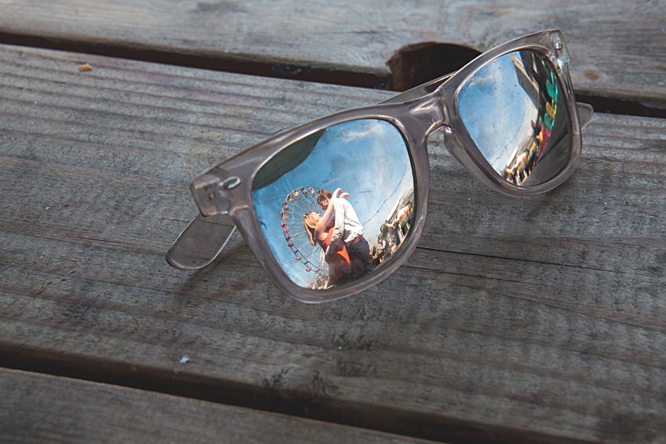 creative photography, Kent wedding, sunglasses, reflection