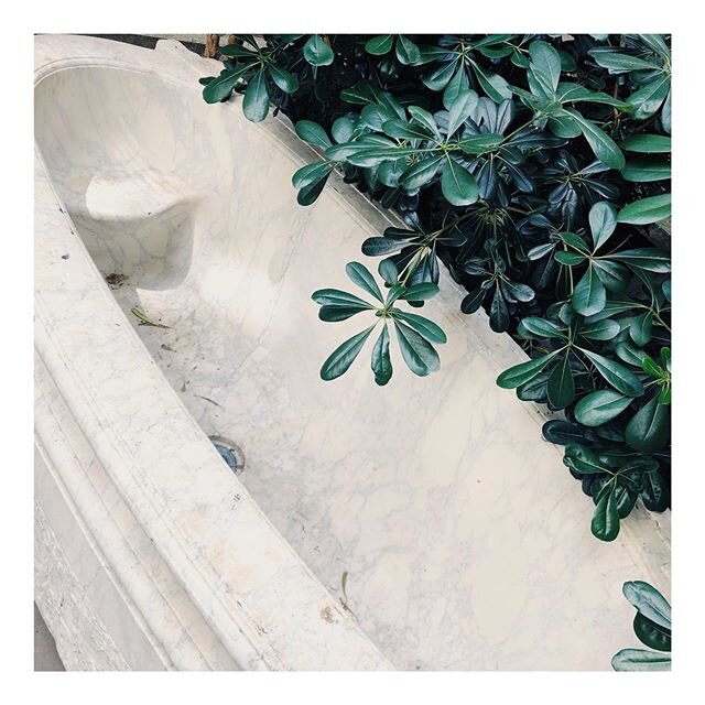 #moodoftheday #marblebathtub #courtyardtreasures @azzedinealaiaofficial