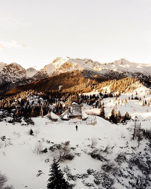 🗻 Somewhere in the Alps&hellip;
&bull;
Sunsets like these deep in the Alps seem to be beyond comprehension. There&rsquo;s a scale that appears incalculable with the naked eye. Even so high up, with miles and miles of visibility, the peaks tower over