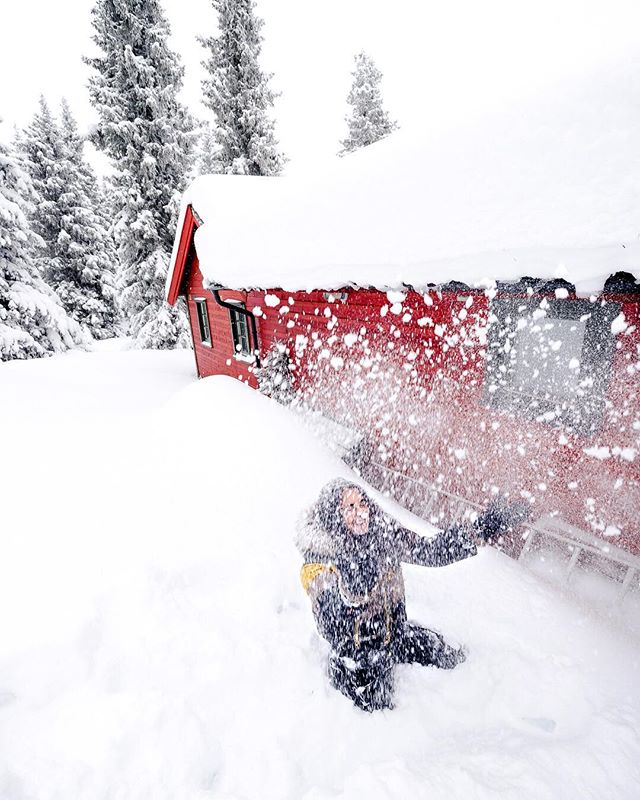 ❄️ Snow days in Norway&hellip;
&bull;
Even as I crave the warm weather, I definitely still crave moments like these in Lillehammer. It was an incredible trip, not least because it was the first time we&rsquo;d heard the term &ldquo;in-house outhouse,