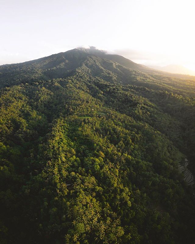 On the foothills of Bali&rsquo;s mountains ⛰
&bull;
I was so lucky to have had an incredible stay on the slopes of Mt. Batukaru, and I&rsquo;m already missing the mountains. Anyone recommend any? Thinking Dolomites...😍