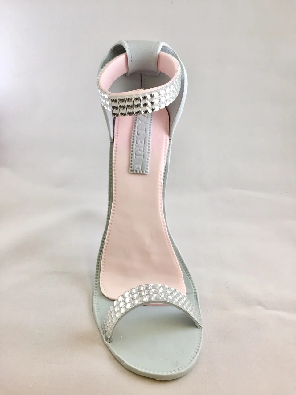 Gumpaste Pink and gray shoe-front.jpg