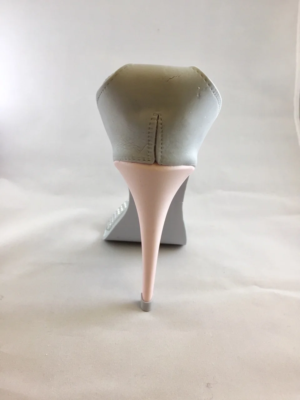Gumpaste pink and gray shoe-back.jpg