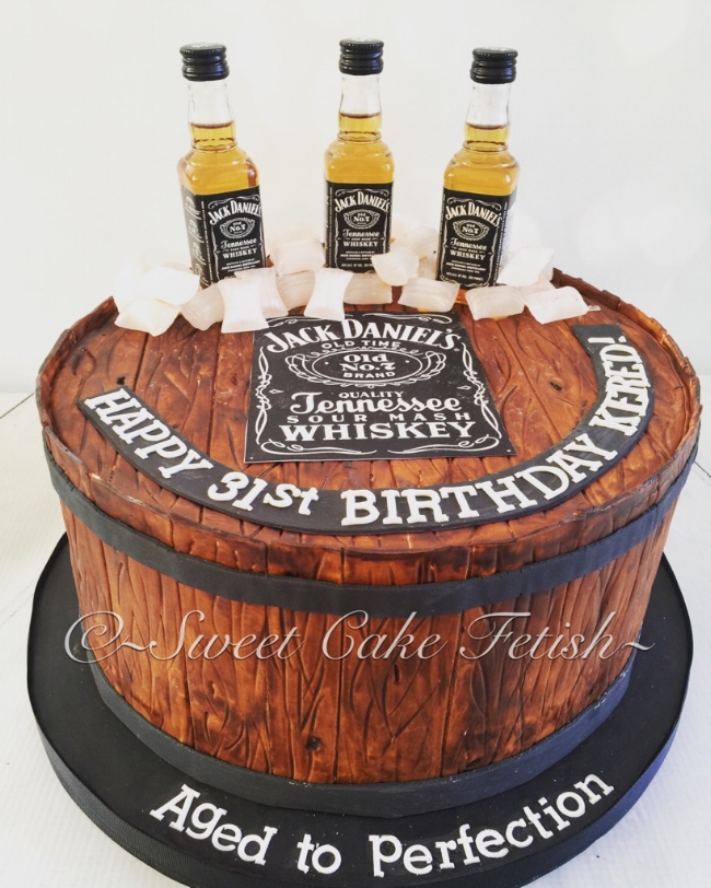 This week we had a special order for a "Mans Man cake" :) The Birthday boy is a huge Jack Daniels fan so of course we had to make that the highlight of his Birthday cake. The cake was to be a barrel which we hand painted ourselves! All in all it was a huge success. :) 