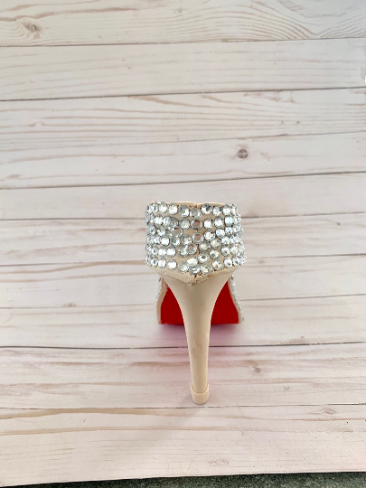 Bling gumpaste high heel cake topper shoe-6.png