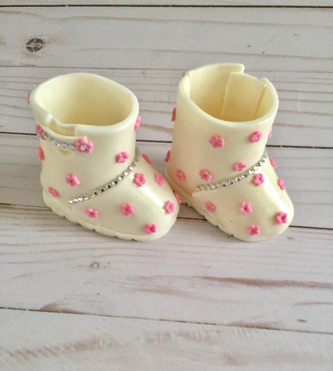 Baby Gumpaste Boots1.png