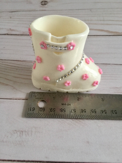 Baby Gumpaste Boots3.png