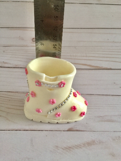 Baby Gumpaste Boots4.png