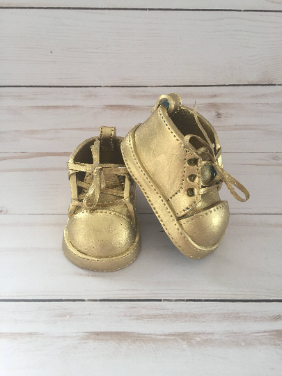 All Gold Baby gumpaste shoes5.png