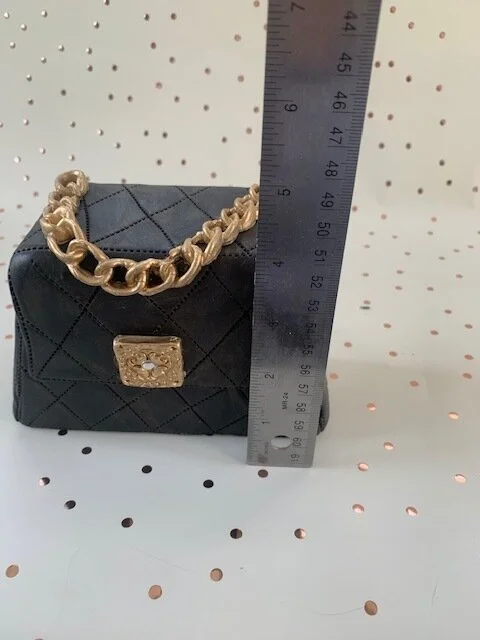 Gumpaste Purse Cake Topper 2.jpg