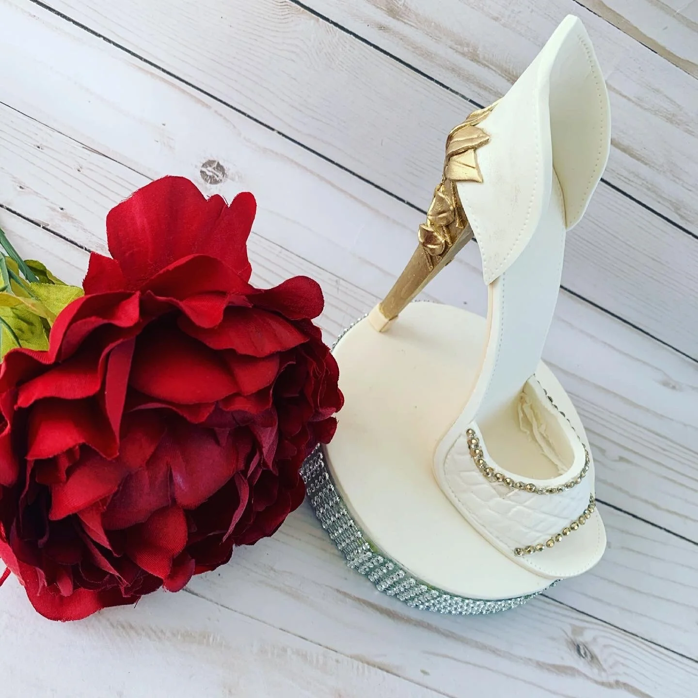 Gold and White High Heel Cake Topper  3.JPG