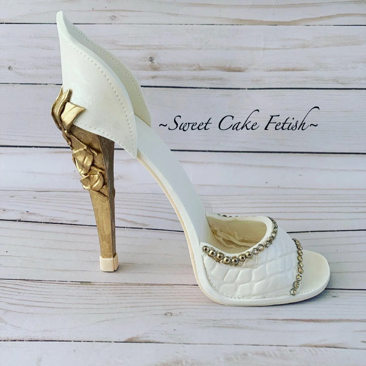 Gold and White High Heel Cake Topper  4.JPG