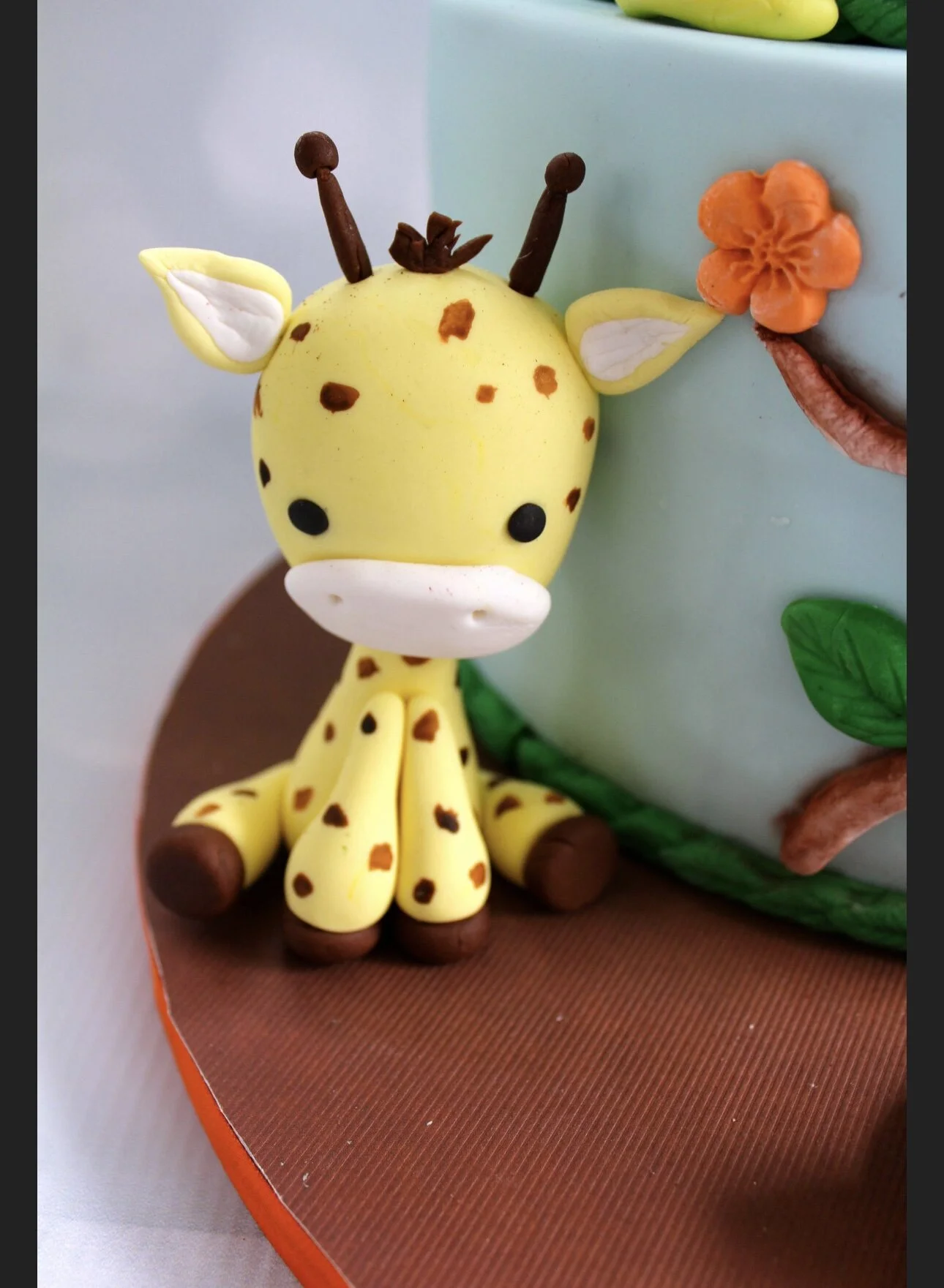 This is a handmade baby Giraffe made from gumpaste to used as a cake topper. Good for Farm Custom cakes or custom cupcakes