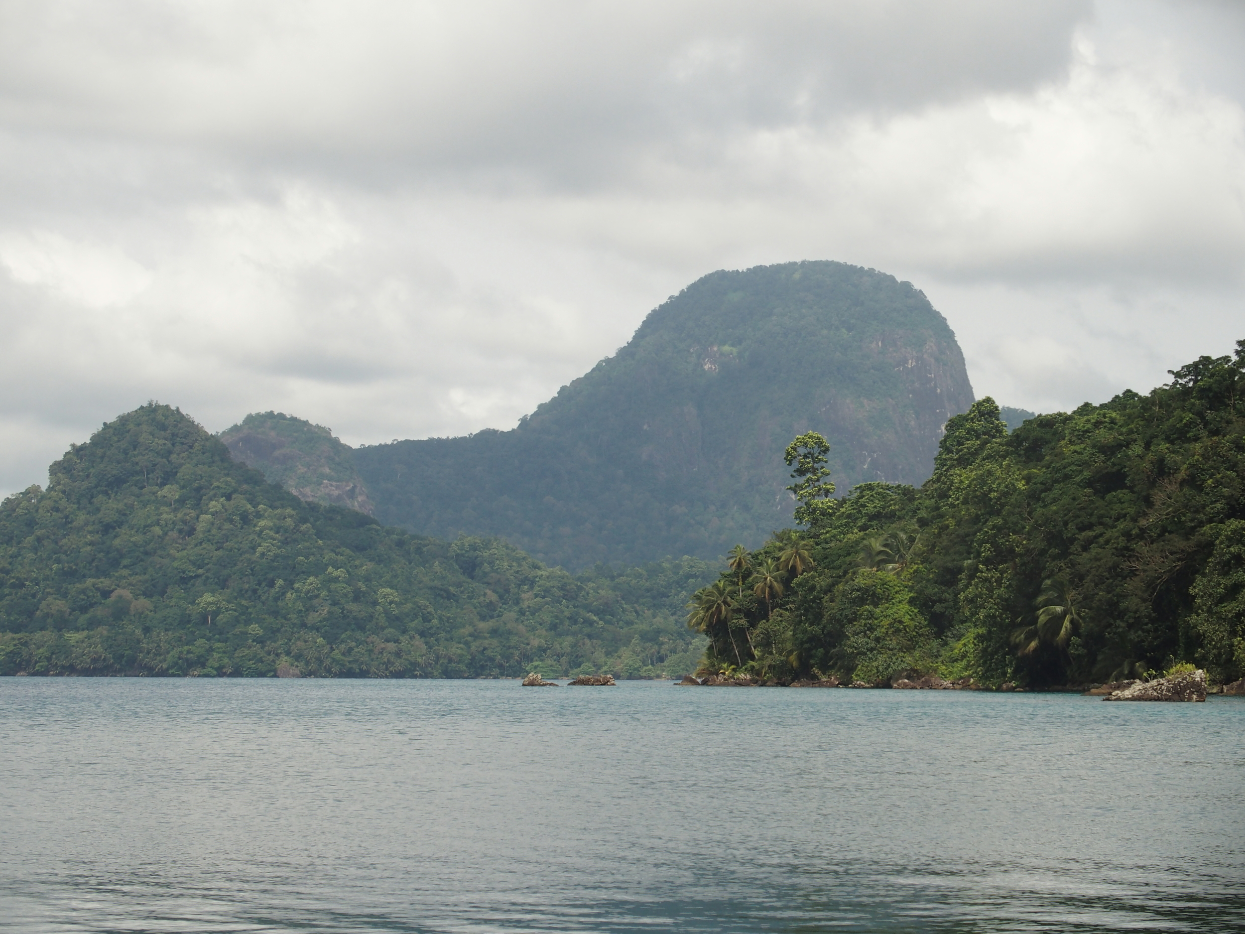 Coastal and nearshore waters of the Island of Príncipe in São Tomé and Príncipe. Photo: Kristian Metcalfe