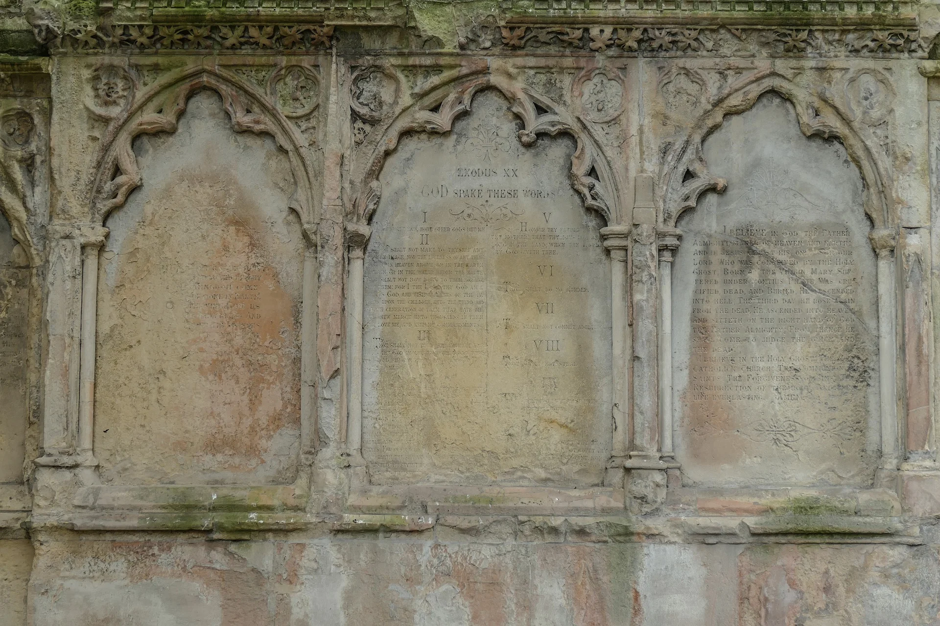holyrood-church-2251253_1920.jpg