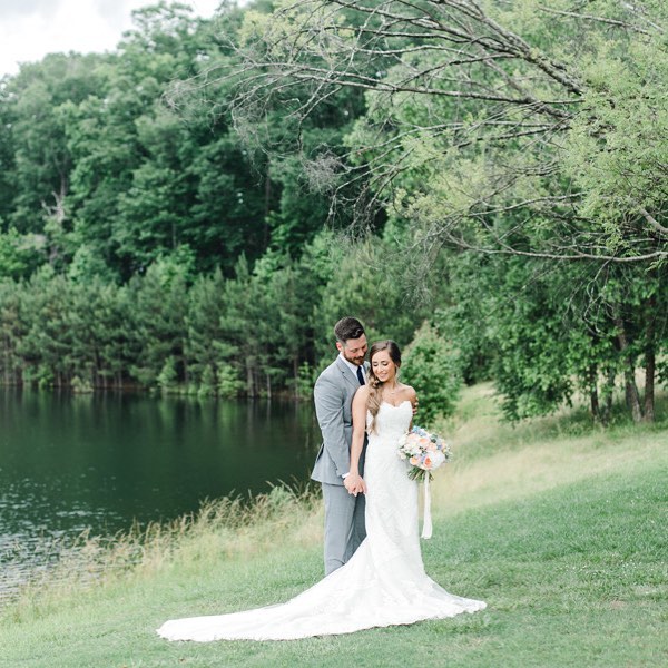 The perfect setting for Mary Margaret and Spencer last weekend at Foxhall Stables 📷: @dashphotographyatl