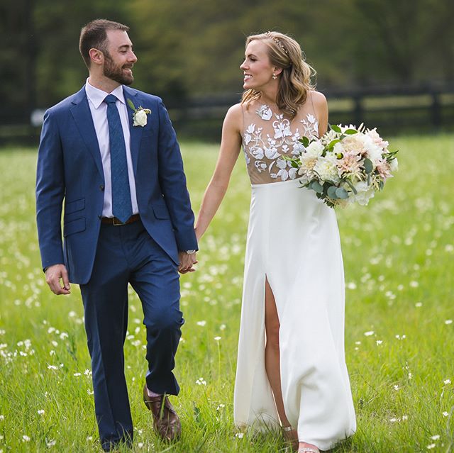 Foxhall Resort, with its beautiful 1,100 acres, does not disappoint, as these gorgeous photos captured by the talented Jessica Williams Studio show. 
From the bride stepping into her vintage-feeling slip gown, to the ceremony up at Legacy Lookout, wh