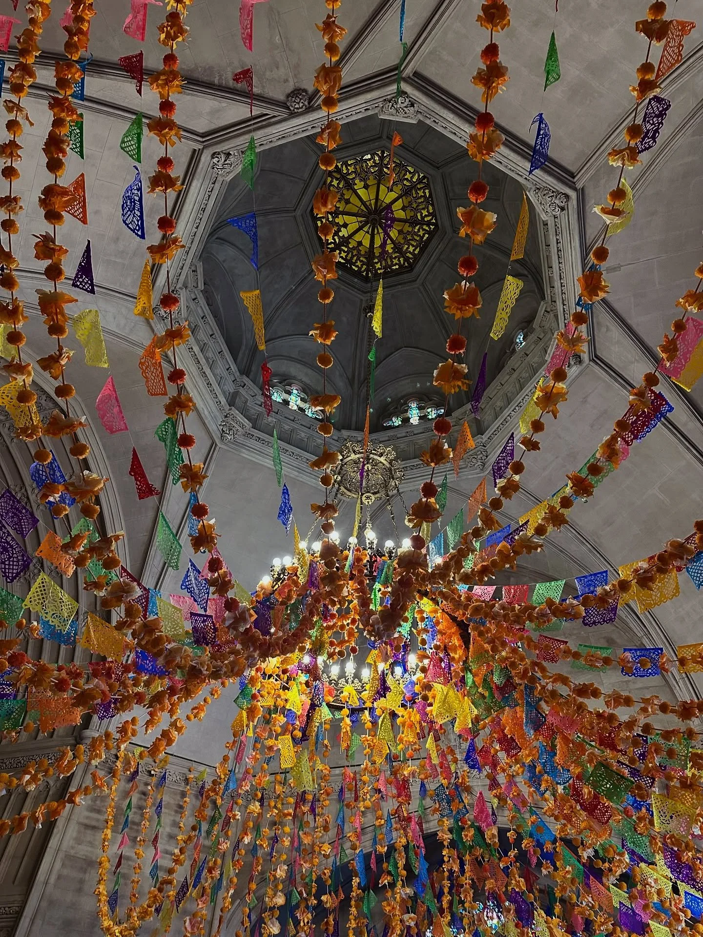 Reposo y Recuerdo. Rest and Remember. D&iacute;a De Muertos Ofrenda. A participatory altar by the artist Laura Anderson Barbata at Green-Wood chapel.

@historicgreenwood
#greenwoodcemetery