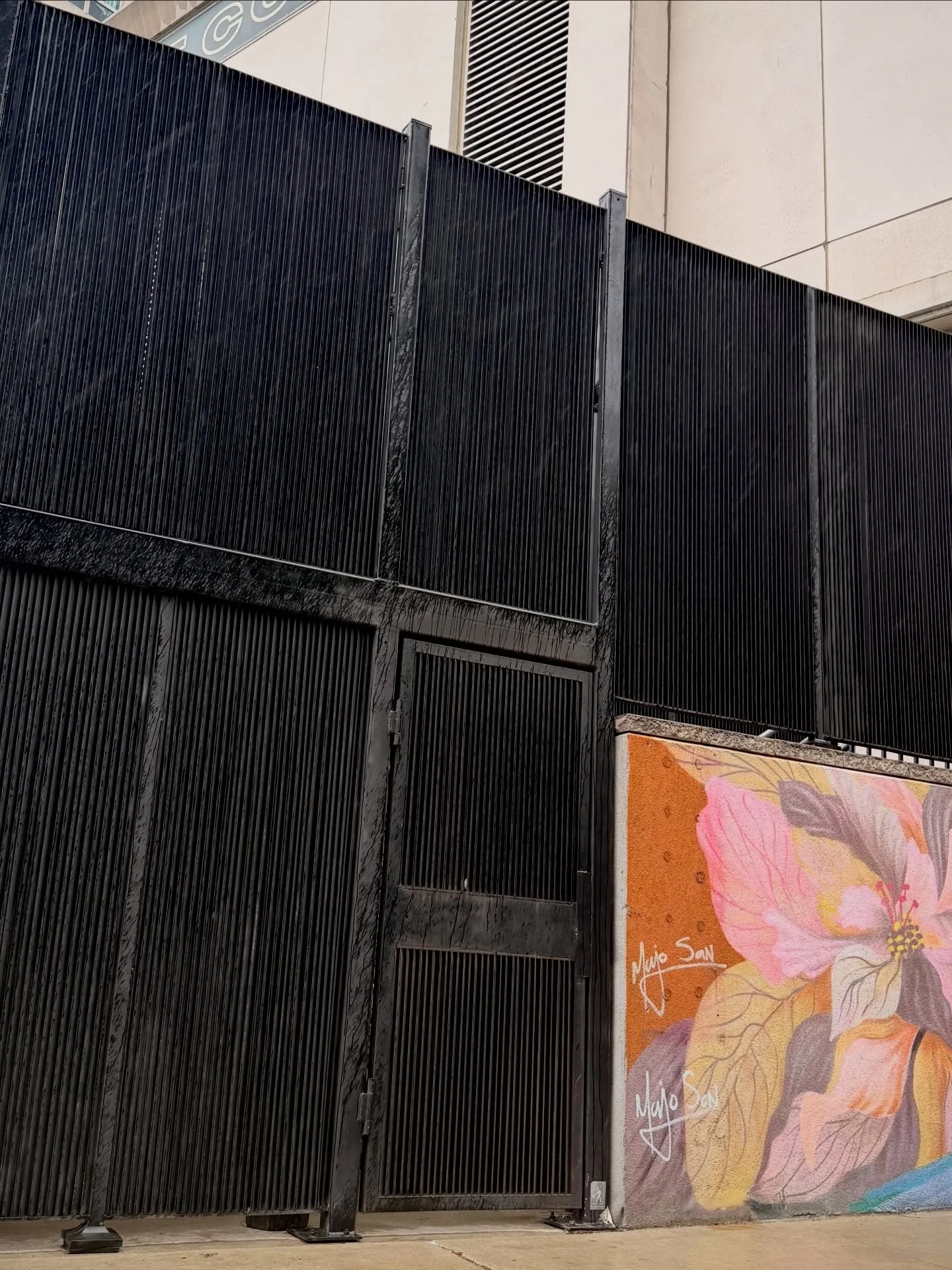 5 Pointz. RIP. Walking around Queens yesterday&hellip;I couldn&rsquo;t resist a detour down that old block. What used to be a living canvas for graffiti (people traveled from all over the world to paint the factory&rsquo;s walls)&hellip;has now morph