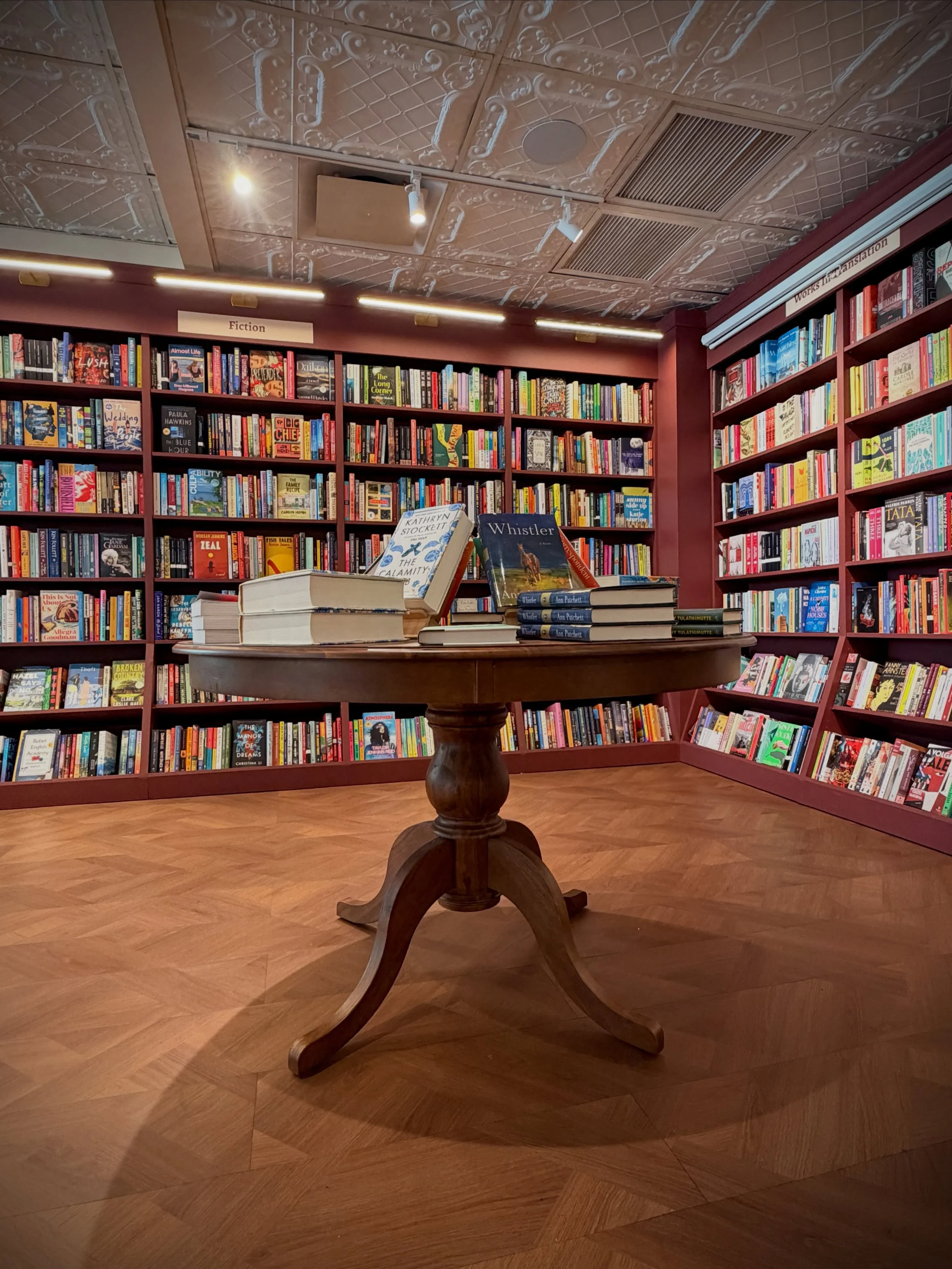 Today I checked out this gorgeous new bookstore bar with my friend @carollahines (we forgot to take a pic!). What a lovely space! I tried the Plot Twist (espresso martini) and it was perfection. ❤️ 📚 🐇 

#les
@therabbitbooksandbar