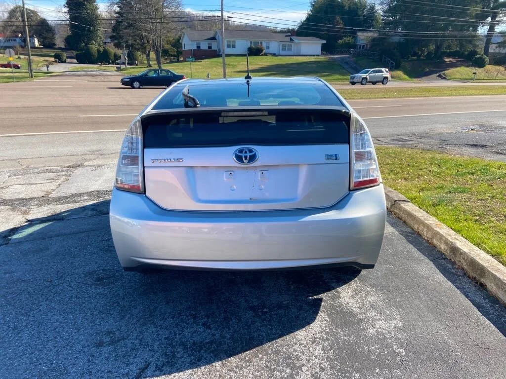 2010_toyota_prius-pic-2.jpeg
