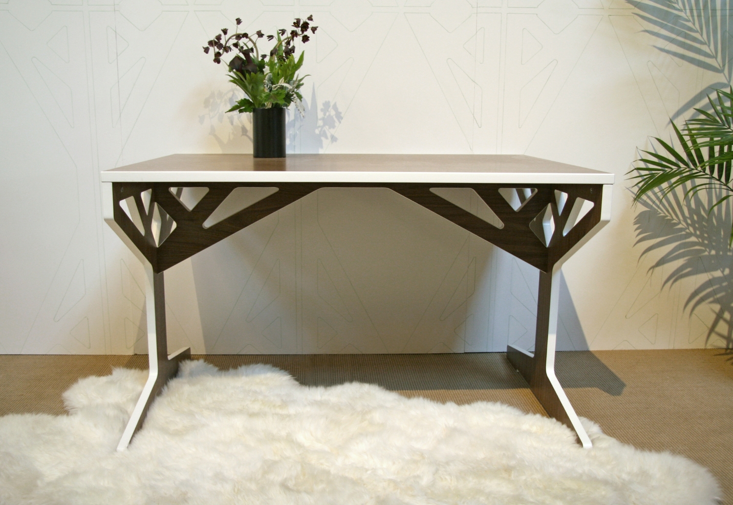 APRIL_HANNAH_DESK2 copy.jpg