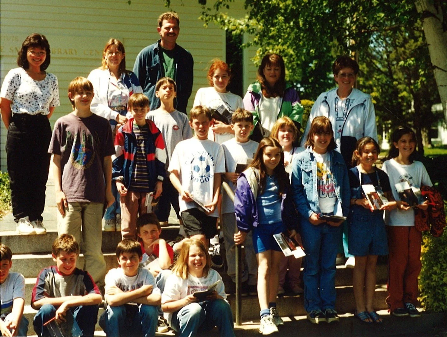 It's #TBT! We are in the thick of field trip season! Here's a photo of students from Glenburn Elementary School visiting #OTD in 1999.