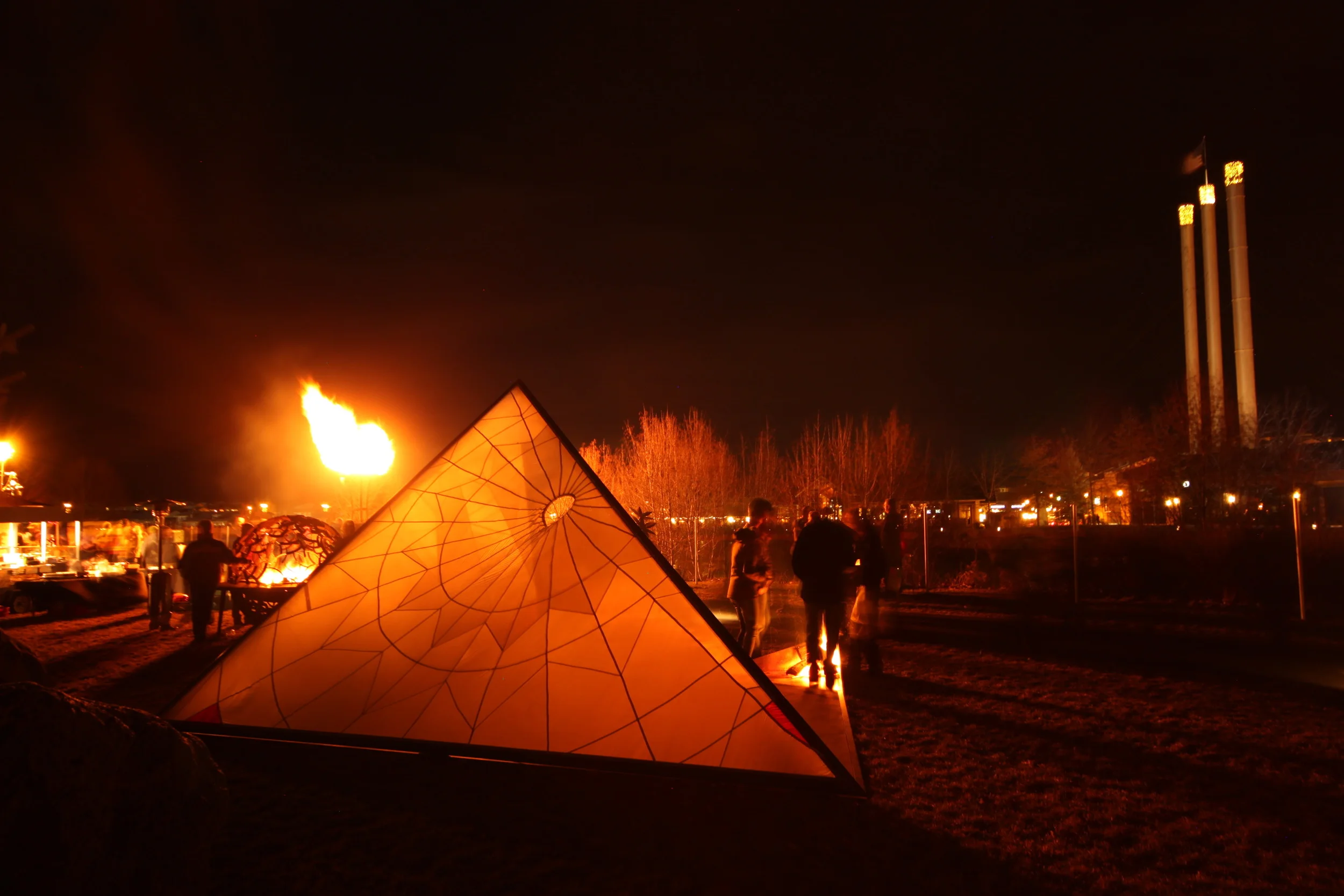 SIDE NOTE - parachute & steel fire pit