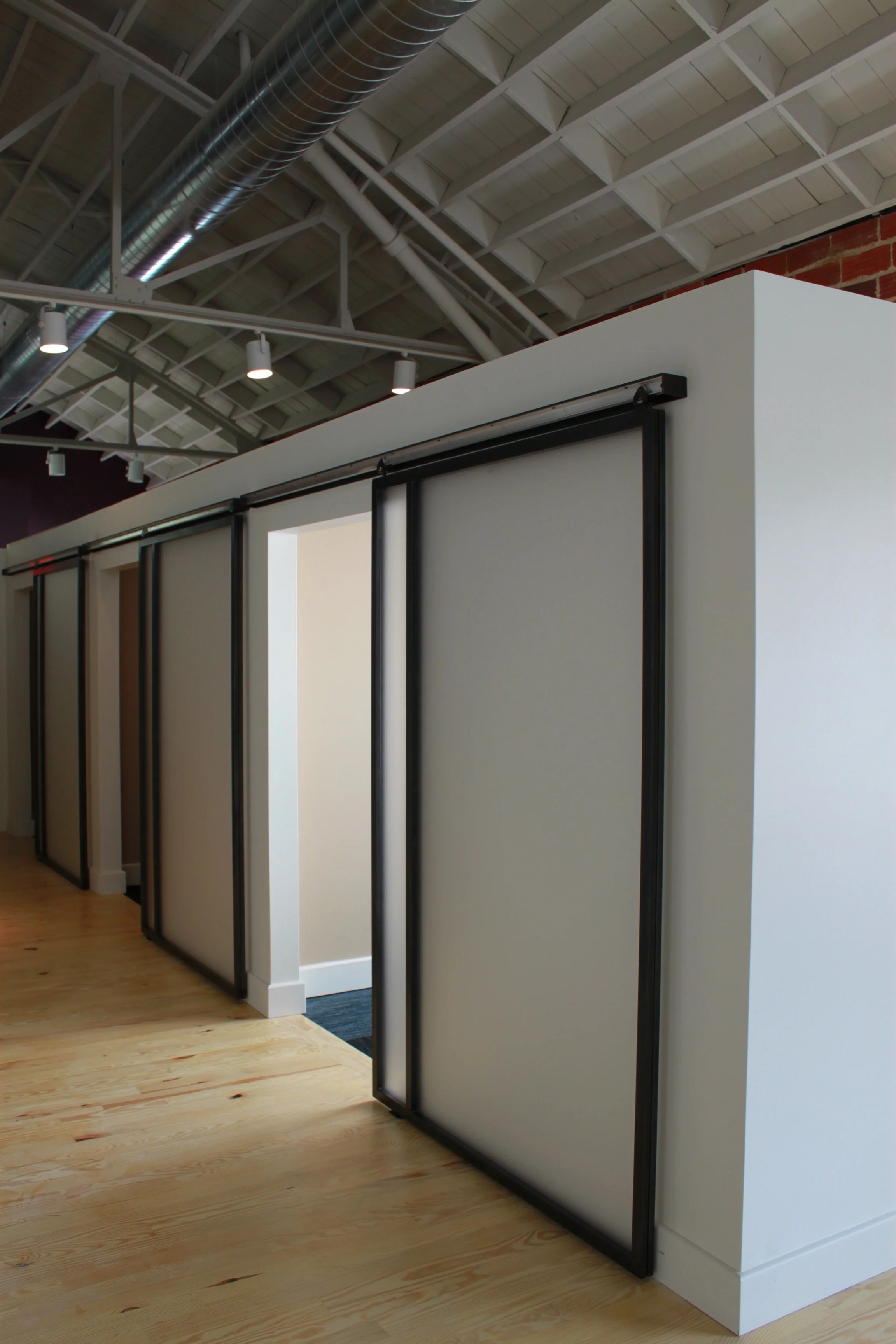 ALTAR BRIDAL - dressing room barn doors