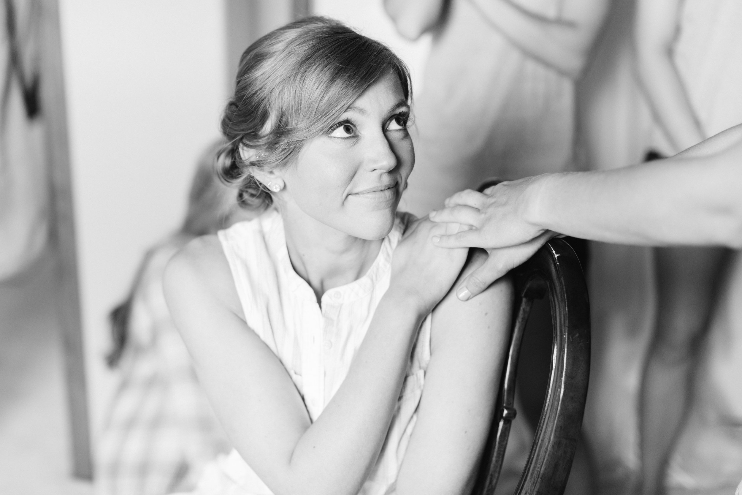 HollieandNateGettingReady-31.jpg