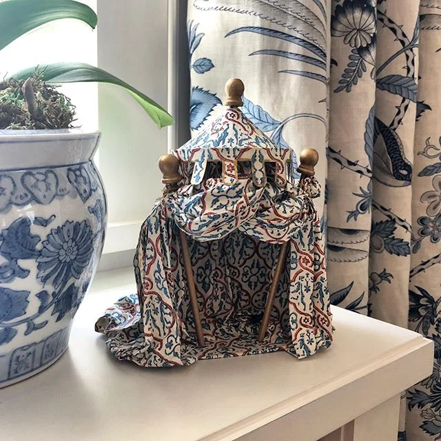 Just picked up this gorgeous Haga-inspired tent by Scanlon Apparati from @krbnyc . Love the touch of red on my bedroom windowsill 💙❤️💙
.
.
.
.
.
.
.
.
#stephaniestamas #stephaniestamasinteriors #stephaniestamasdesign #stephaniestamasinteriors #step