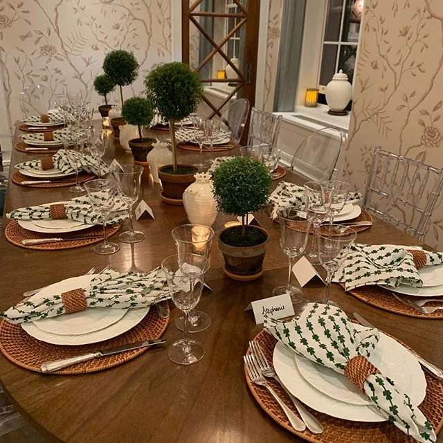 Dinner party earlier this month with topiaries and napkins that I bought for my family&rsquo;s Thanksgiving table. I love topiary centerpieces bc you can either make them last for weeks or give them to your guests as parting favors. If you &gt;&gt;&g