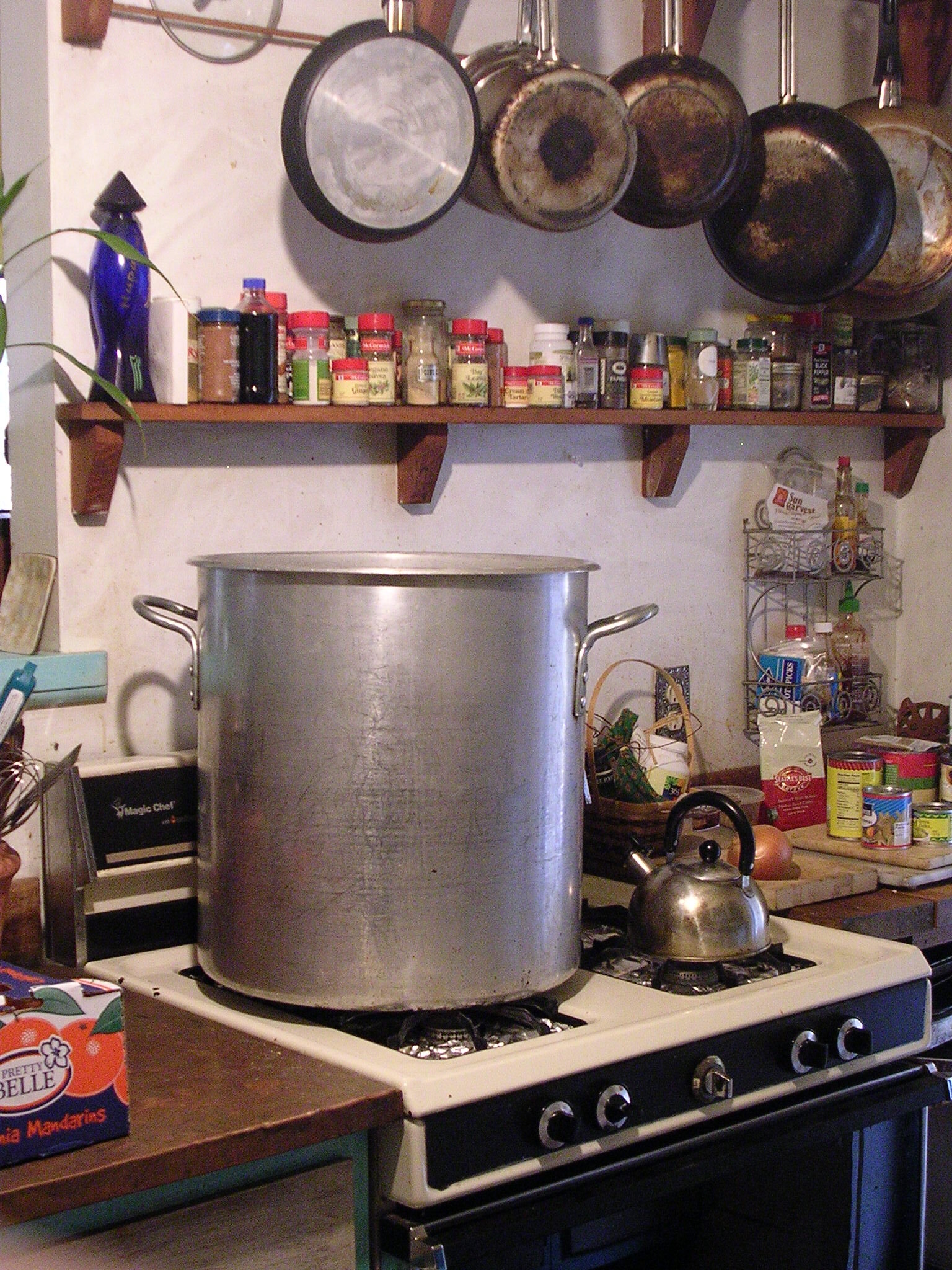 The original Soup Peddler stockpot