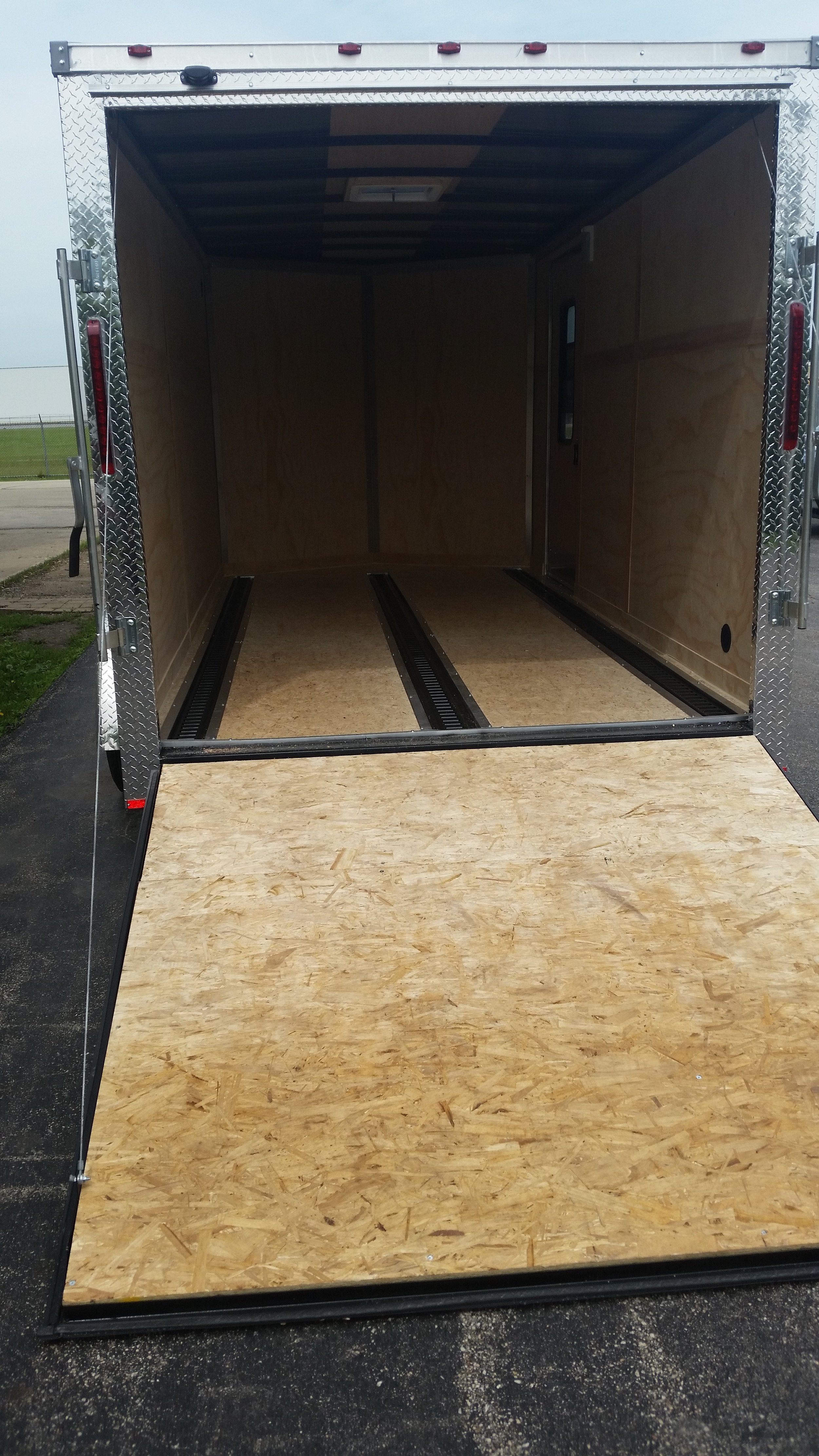 RECESSED E-TRACK ON THE FLOOR