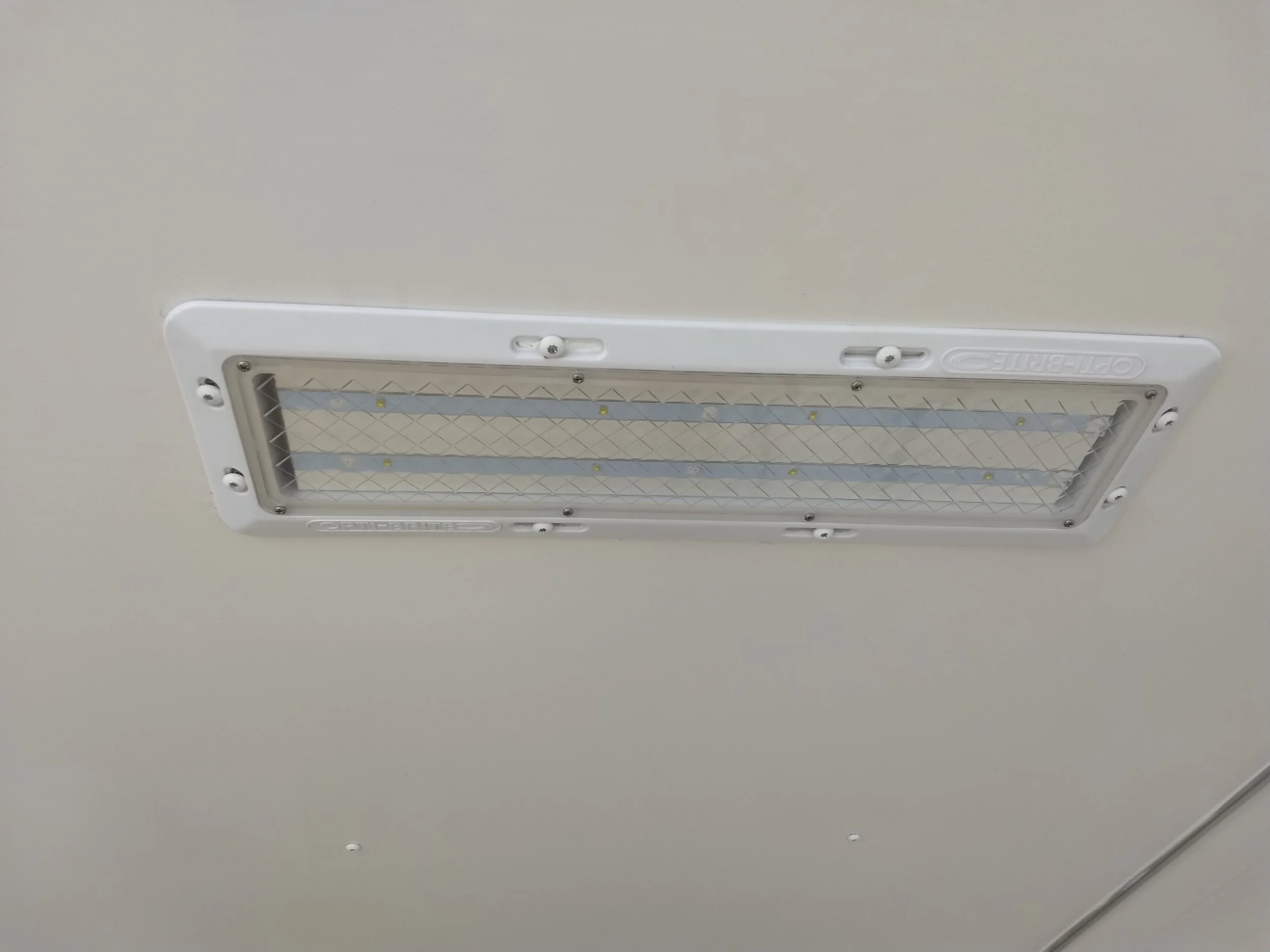 18” SUPER BRIGHT L.E.D 12 VOLT RECESSED LIGHT
