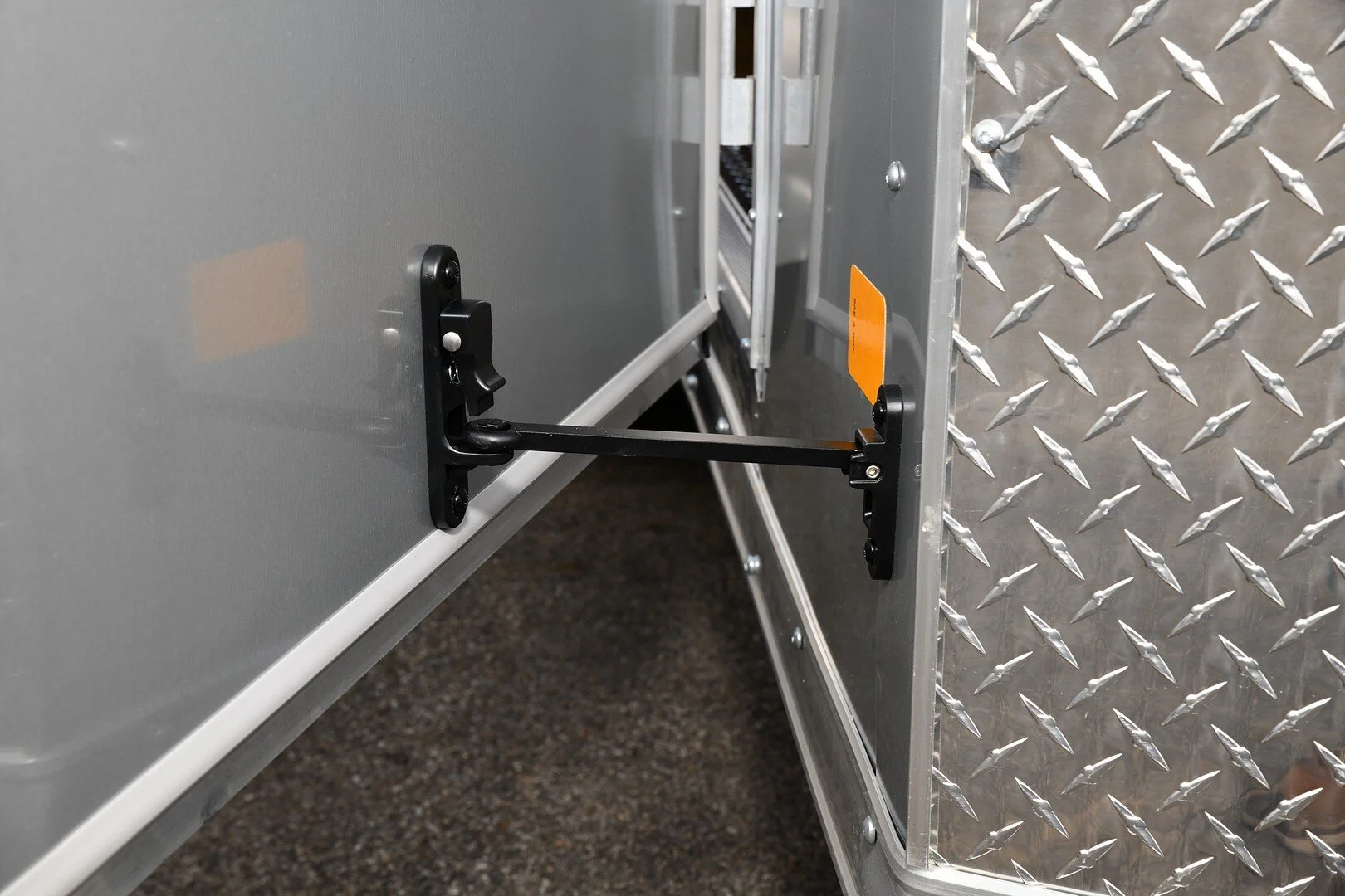 2500 Series Aluminum Snap Latch Holdbacks