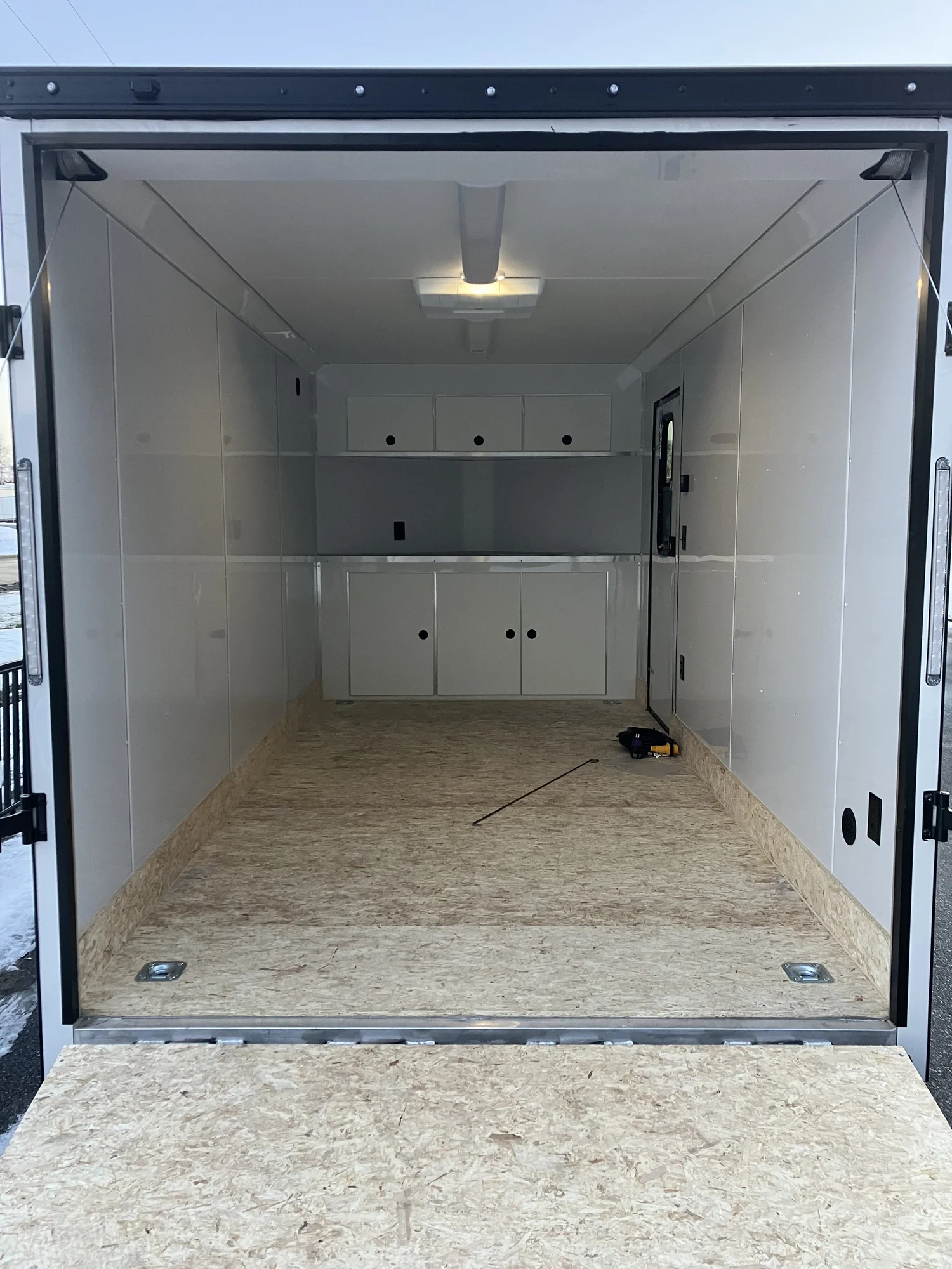 Discovery -white new style cabinet.png