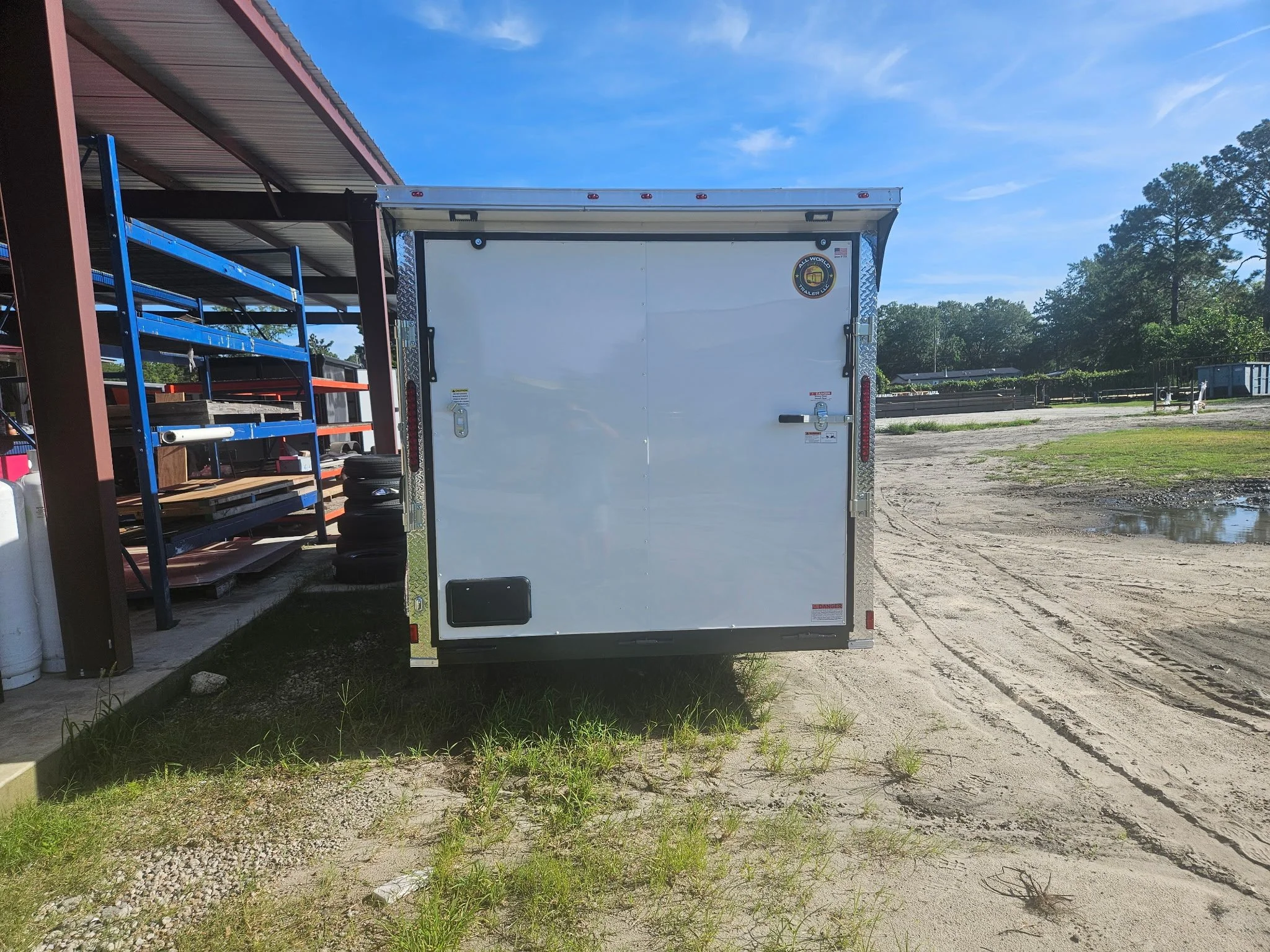 Shown with optional wing with LED load lights 