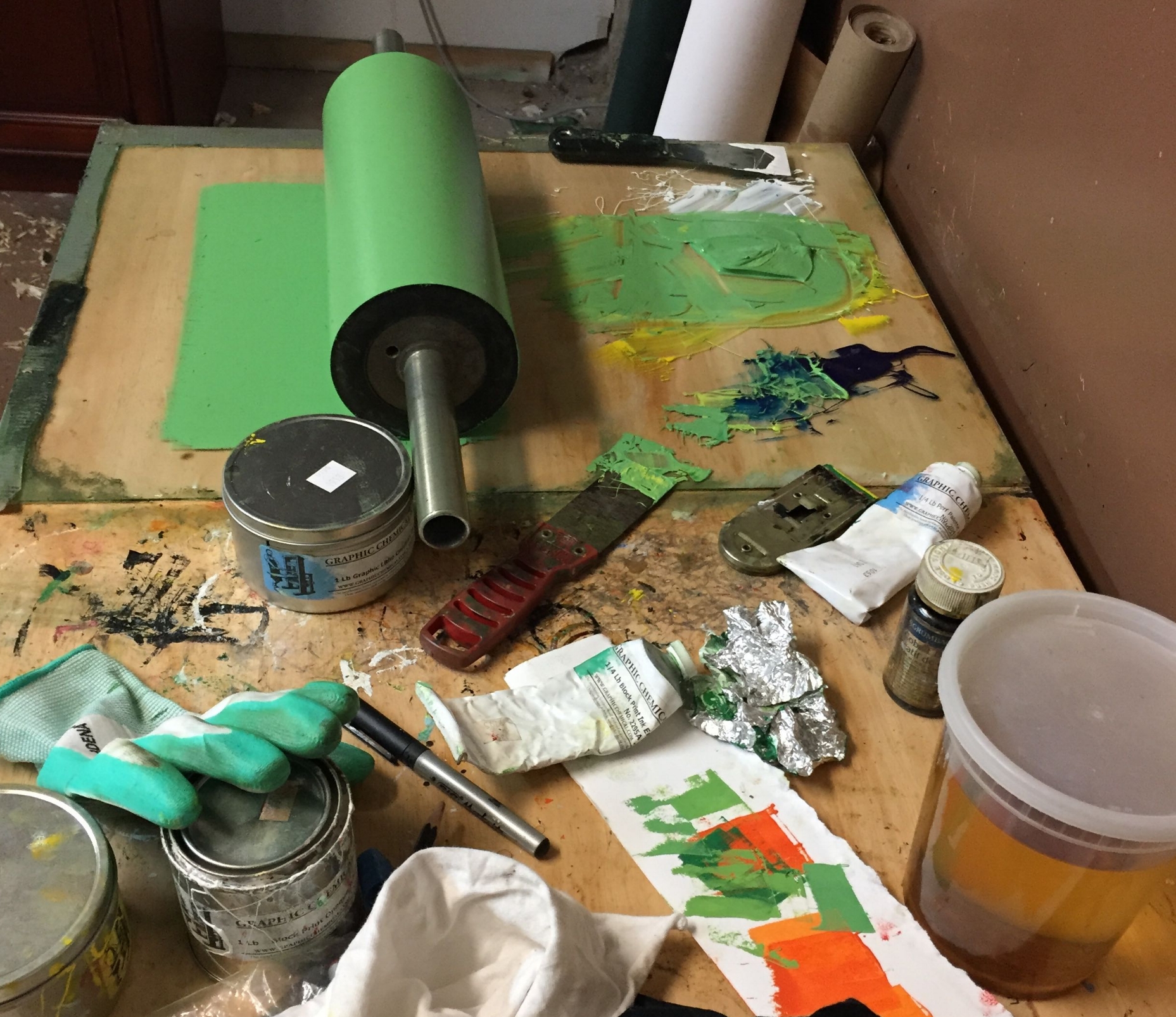 Color mixing at a messy station