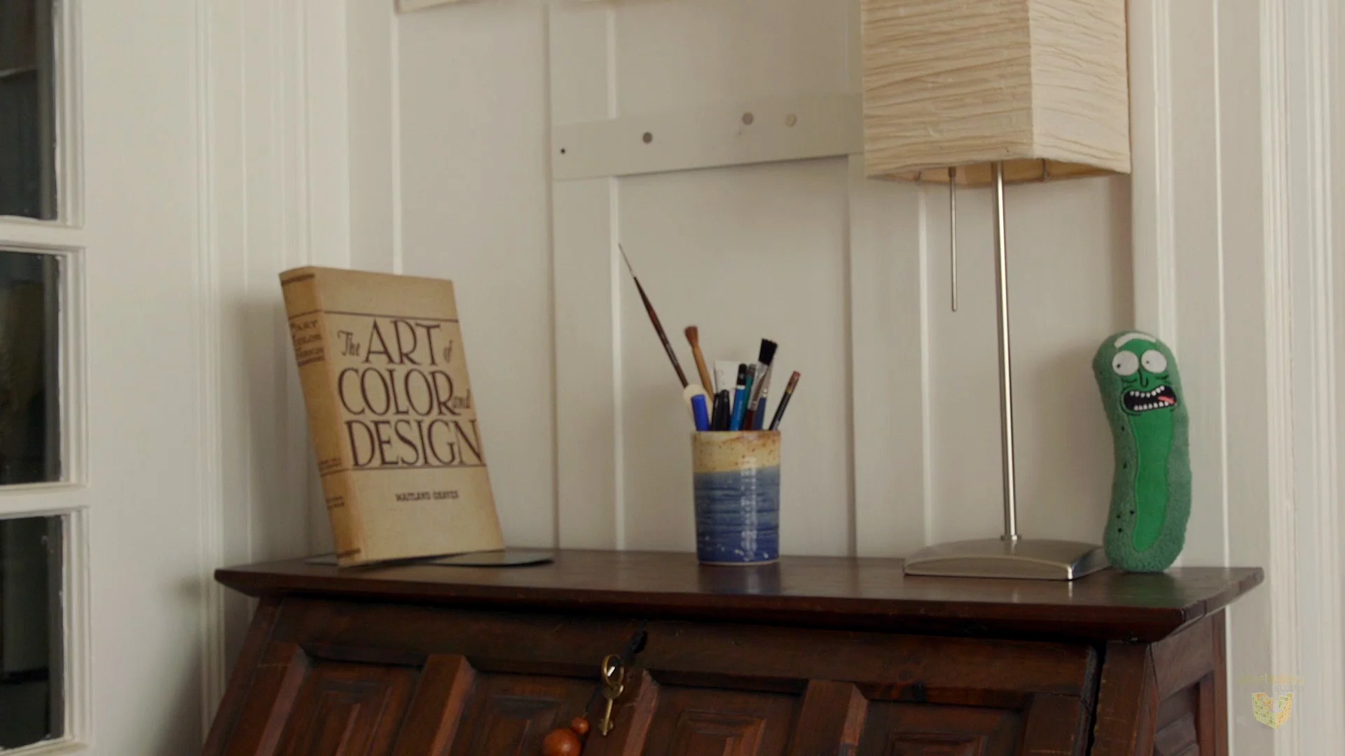 Uncluttered frame where focus is drawn to the cup in the center.