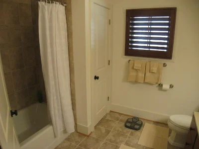 282 CBD Upstairs Master BR2 Bath.JPG