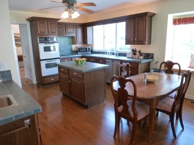 54 Circle Ct Kit1.JPG