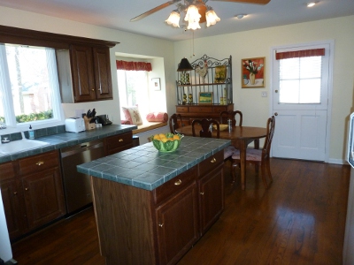 54 Circle Ct Kit2.JPG