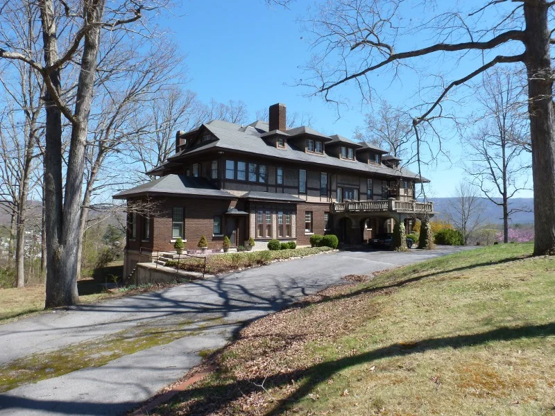 515 Luke Mtn Ext Front.JPG